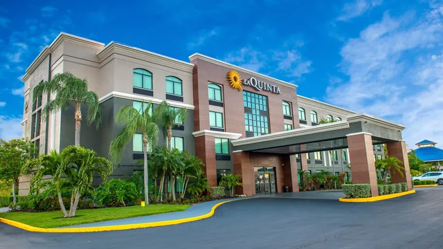 La Quinta Inn & Suites by Wyndham Clearwater South photo 10