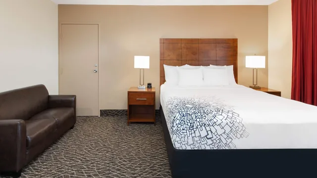 La Quinta Inn by Wyndham Clearwater Central photo 8