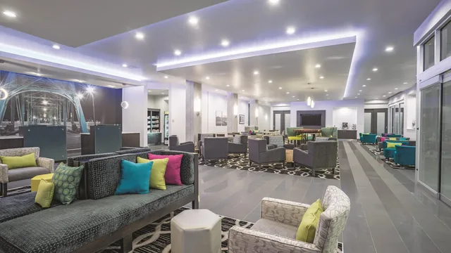 La Quinta Inn & Suites by Wyndham Cleveland TN photo 7