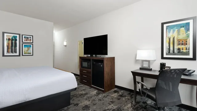 La Quinta Inn & Suites by Wyndham Columbus - Edinburgh photo 3