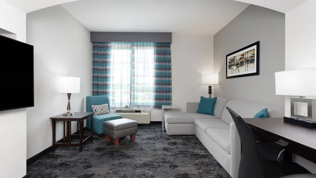 La Quinta Inn & Suites by Wyndham Columbus - Edinburgh photo 6
