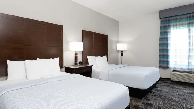 La Quinta Inn & Suites by Wyndham Columbus - Edinburgh photo 9