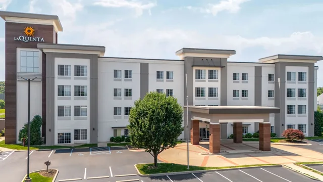 La Quinta Inn & Suites by Wyndham Columbus - Edinburgh photo 10