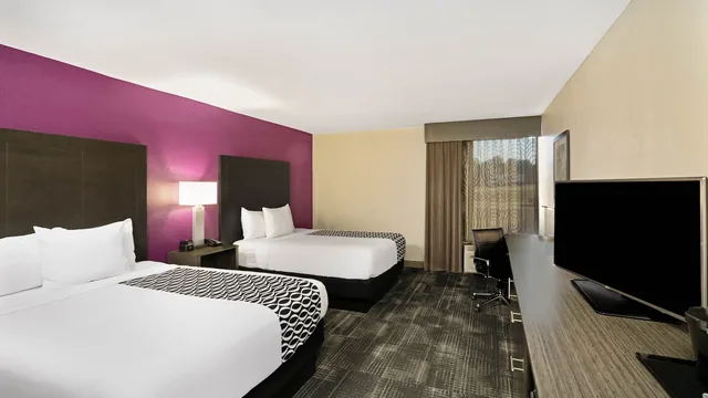 La Quinta Inn & Suites by Wyndham Columbus MS photo 5