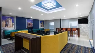 La Quinta Inn & Suites by Wyndham Columbus West - Hilliard