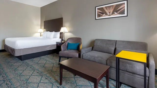 La Quinta Inn & Suites by Wyndham Columbus West - Hilliard photo 2