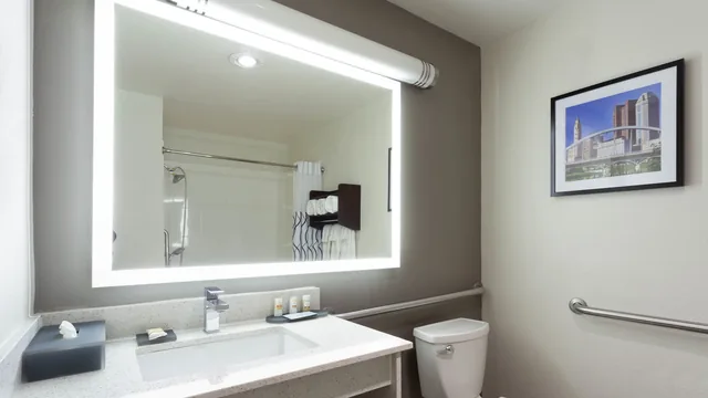La Quinta Inn & Suites by Wyndham Columbus West - Hilliard photo 4