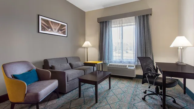 La Quinta Inn & Suites by Wyndham Columbus West - Hilliard photo 6
