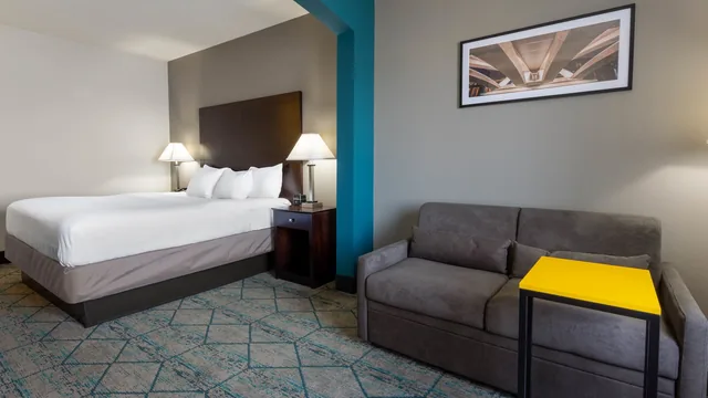 La Quinta Inn & Suites by Wyndham Columbus West - Hilliard photo 9