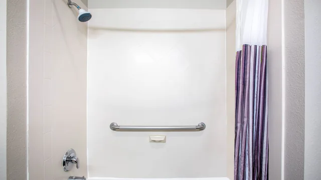 La Quinta Inn & Suites by Wyndham Columbus TX photo 8