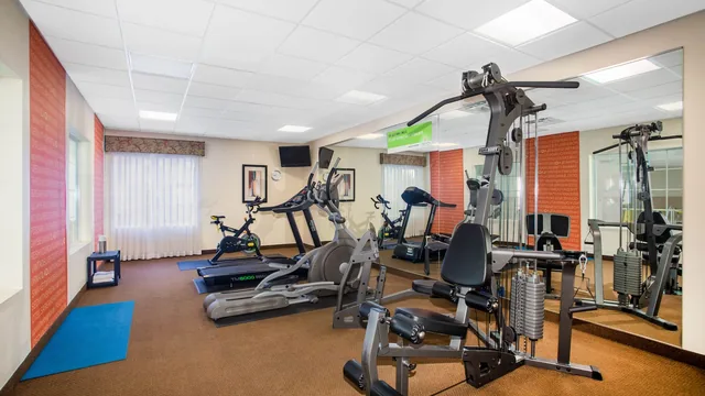 La Quinta Inn & Suites by Wyndham Columbus TX photo 11