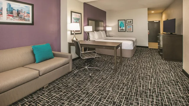 La Quinta Inn & Suites by Wyndham Dallas - Richardson photo 6