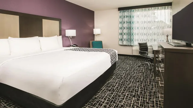 La Quinta Inn & Suites by Wyndham Dallas - Richardson photo 8
