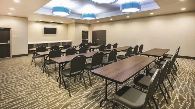 La Quinta Inn & Suites by Wyndham Dallas - Richardson photo 10