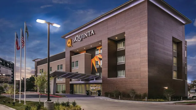 La Quinta Inn & Suites by Wyndham Dallas - Richardson photo 11
