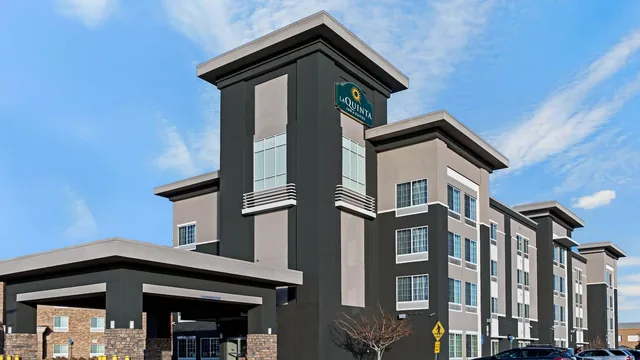 La Quinta Inn & Suites by Wyndham Denver Gateway Park photo 5