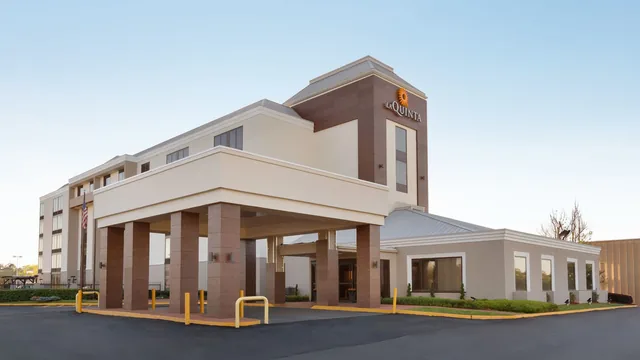 La Quinta Inn & Suites by Wyndham Dothan photo 8