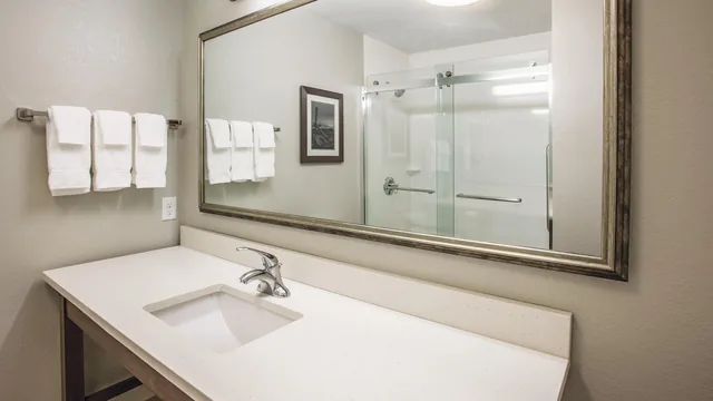La Quinta Inn & Suites by Wyndham Duluth photo 1