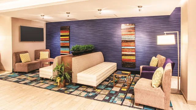 La Quinta Inn & Suites by Wyndham Duluth photo 5
