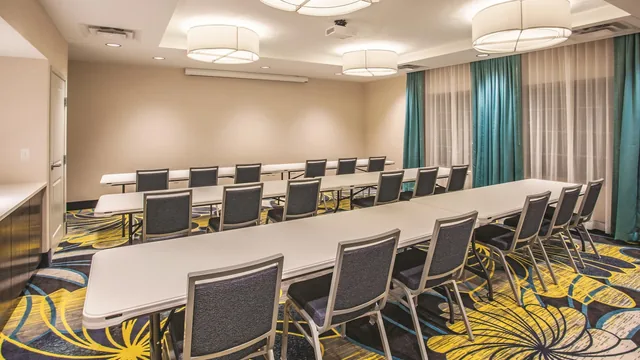 La Quinta Inn & Suites by Wyndham Duluth photo 9