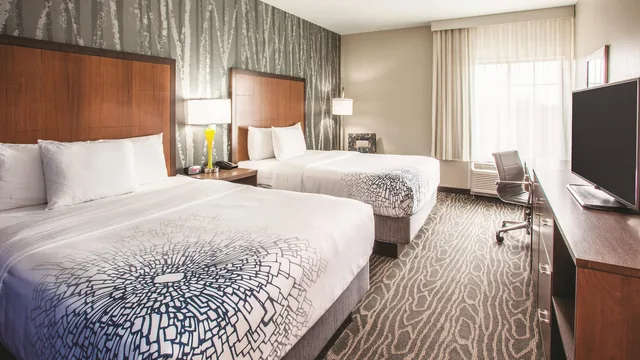 La Quinta Inn & Suites by Wyndham Duluth photo 10