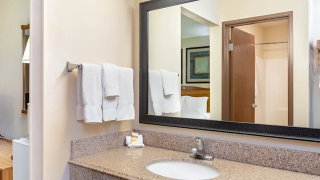 La Quinta Inn & Suites by Wyndham El Paso East photo 1