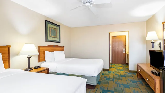 La Quinta Inn & Suites by Wyndham El Paso East photo 2