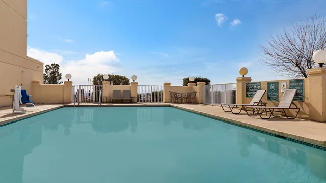 La Quinta Inn & Suites by Wyndham El Paso East photo 7