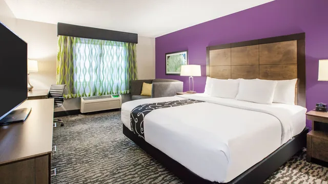 La Quinta Inn & Suites by Wyndham Elkhart photo 4