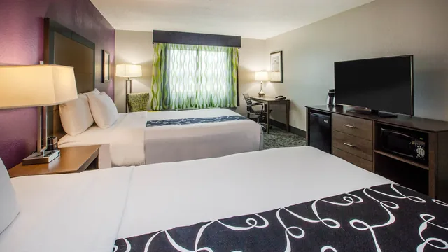 La Quinta Inn & Suites by Wyndham Elkhart photo 10