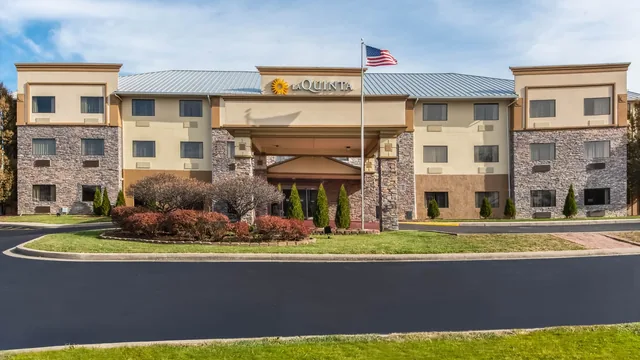La Quinta Inn & Suites by Wyndham Fairborn Wright-Patterson photo 6