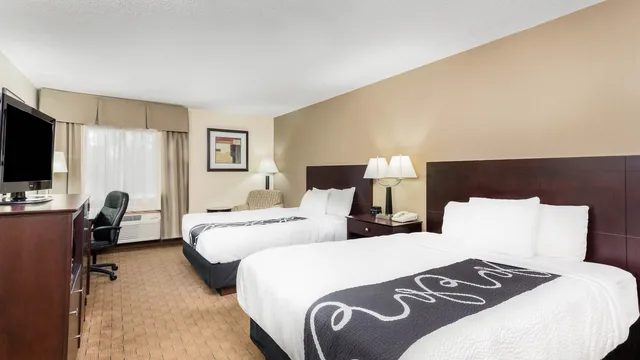 La Quinta Inn & Suites by Wyndham Frankfort photo 5
