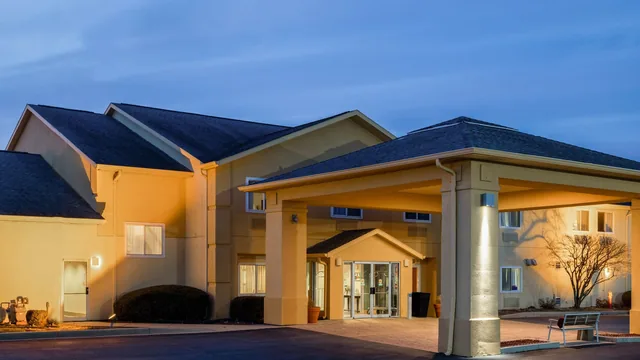 La Quinta Inn & Suites by Wyndham Frankfort photo 6