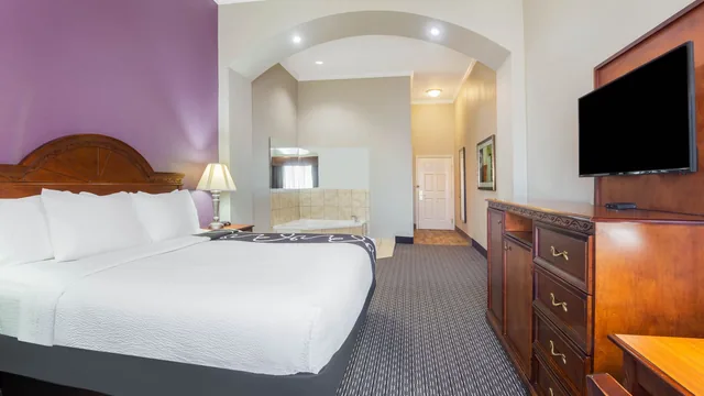 La Quinta Inn & Suites by Wyndham Gainesville photo 4