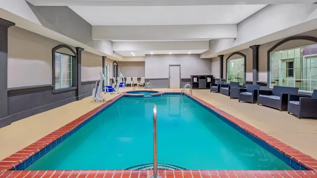 La Quinta Inn & Suites by Wyndham Gainesville photo 7
