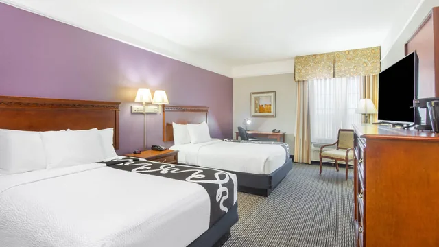 La Quinta Inn & Suites by Wyndham Gainesville photo 10