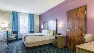 La Quinta Inn & Suites by Wyndham Kansas City Airport
