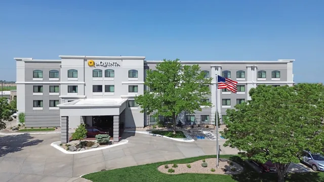 La Quinta Inn & Suites by Wyndham Kearney photo 2