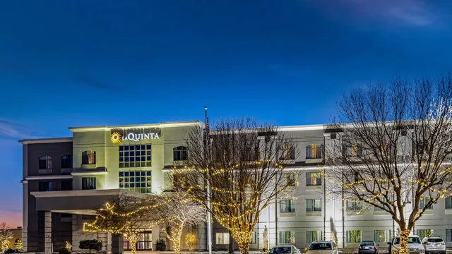 La Quinta Inn & Suites by Wyndham Kearney photo 8