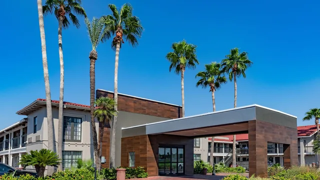La Quinta Inn by Wyndham Laredo I-35 photo 4