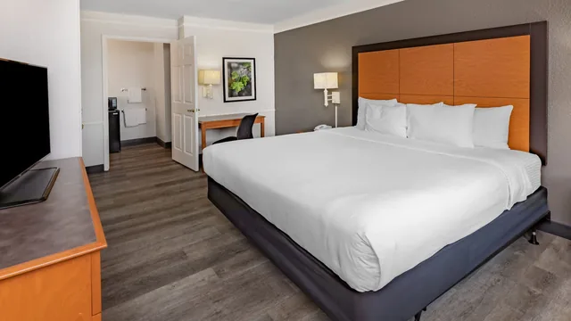 La Quinta Inn by Wyndham Laredo I-35 photo 7