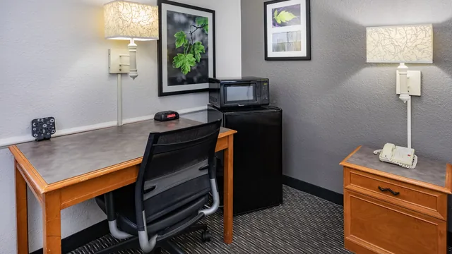 La Quinta Inn by Wyndham Laredo I-35 photo 8