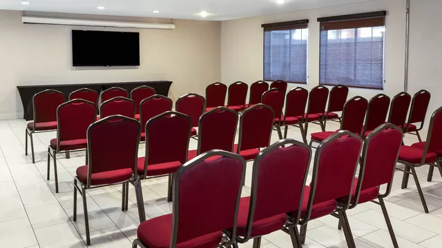 La Quinta Inn & Suites by Wyndham Laredo Airport photo 7