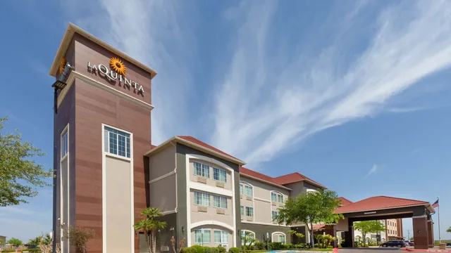 La Quinta Inn & Suites by Wyndham Laredo Airport photo 9