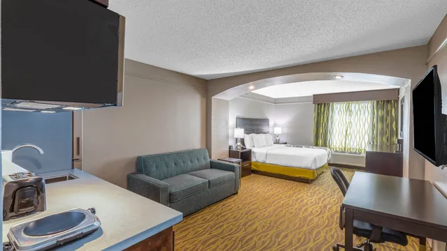 La Quinta Inn & Suites by Wyndham Laredo Airport photo 10