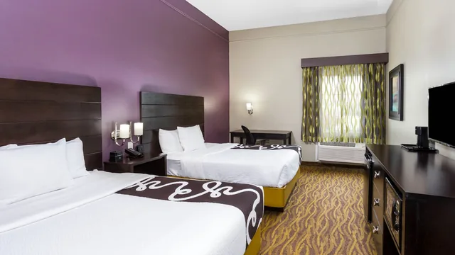 La Quinta Inn & Suites by Wyndham Laredo Airport photo 11