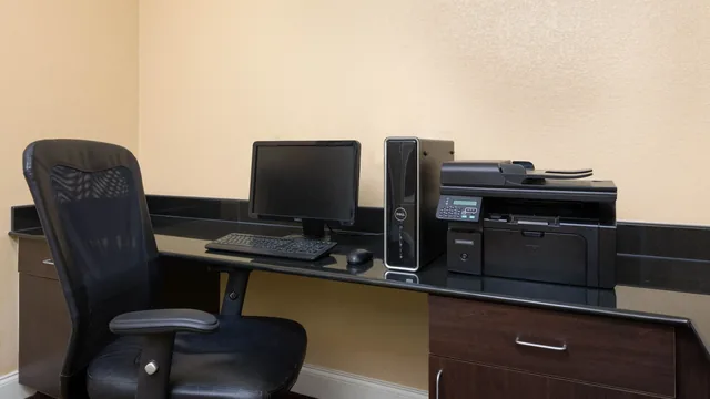 La Quinta Inn & Suites by Wyndham Macon West photo 4