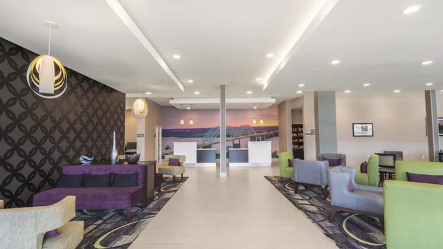 La Quinta Inn & Suites by Wyndham Memphis Downtown photo 7