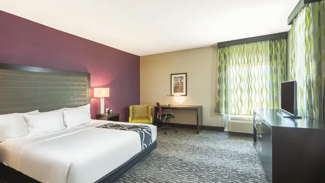 La Quinta Inn & Suites by Wyndham Memphis Downtown photo 8