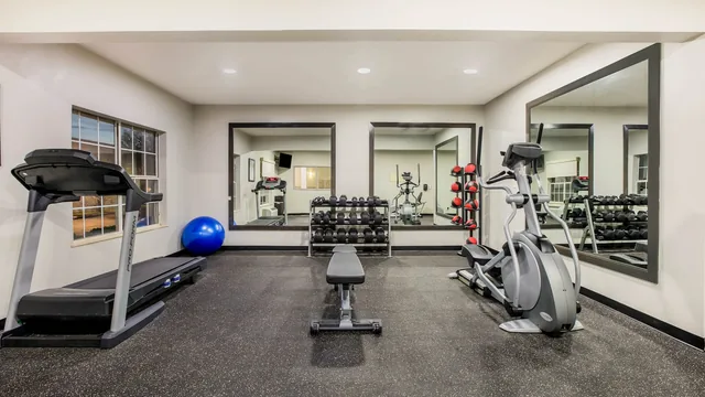 La Quinta Inn & Suites by Wyndham Dallas Mesquite photo 8